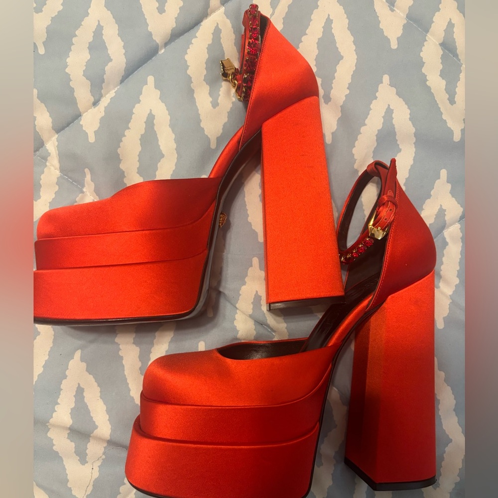 Versace Medusa Aevitas Platform Heels - Red
